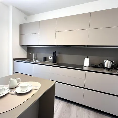 Apartment And Rocca Angera