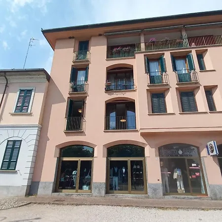 Apartment And Rocca Angera