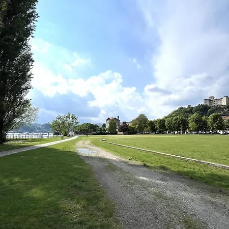 And Rocca Apartment Angera